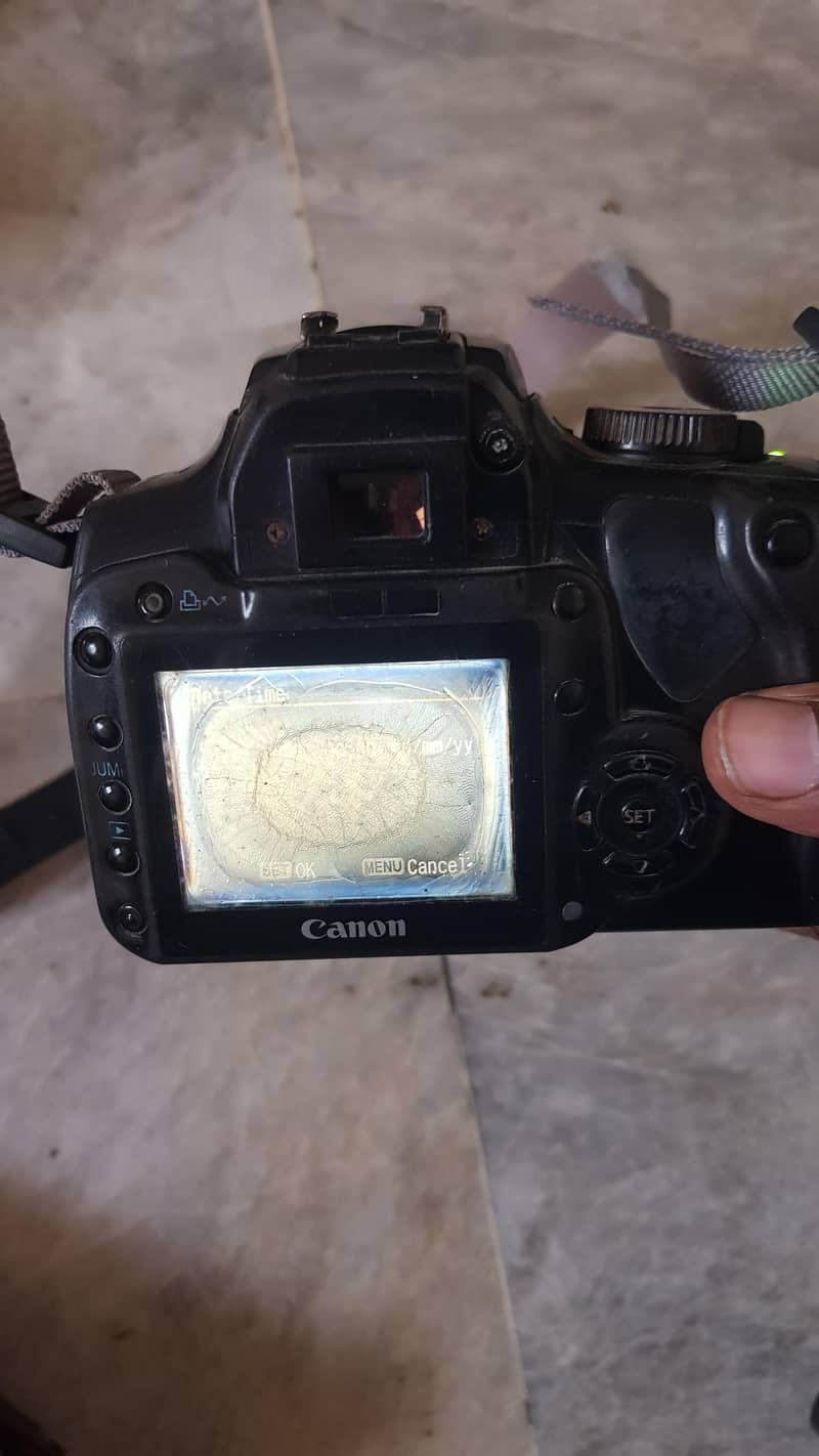 DSLR camera 400d 4