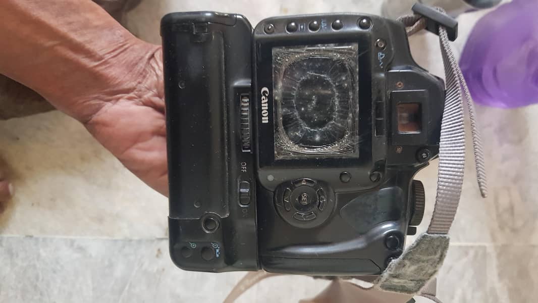 DSLR camera 400d 7