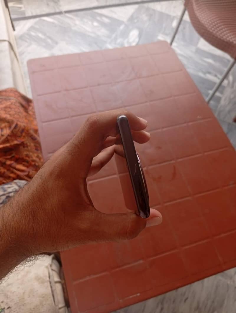 Vivo V30 E 4