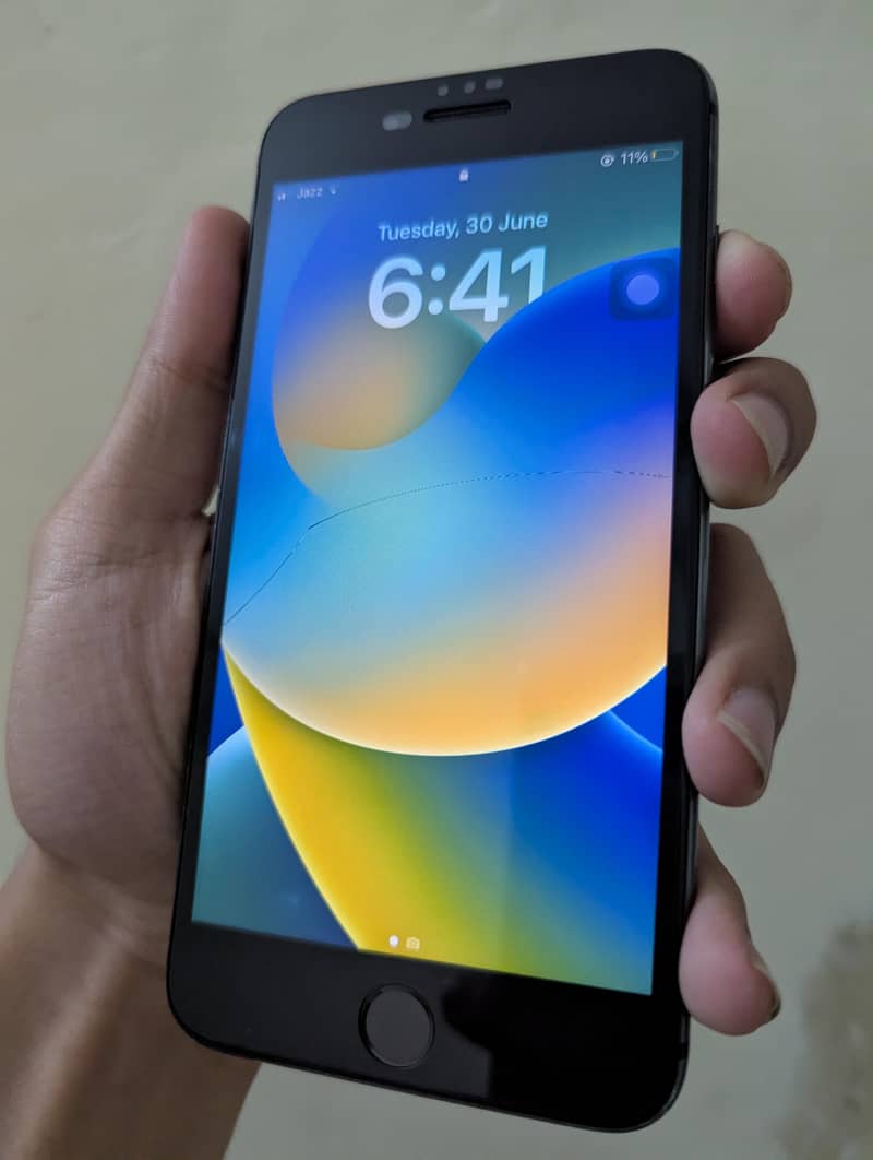 Apple iPhone 8 Plus 1