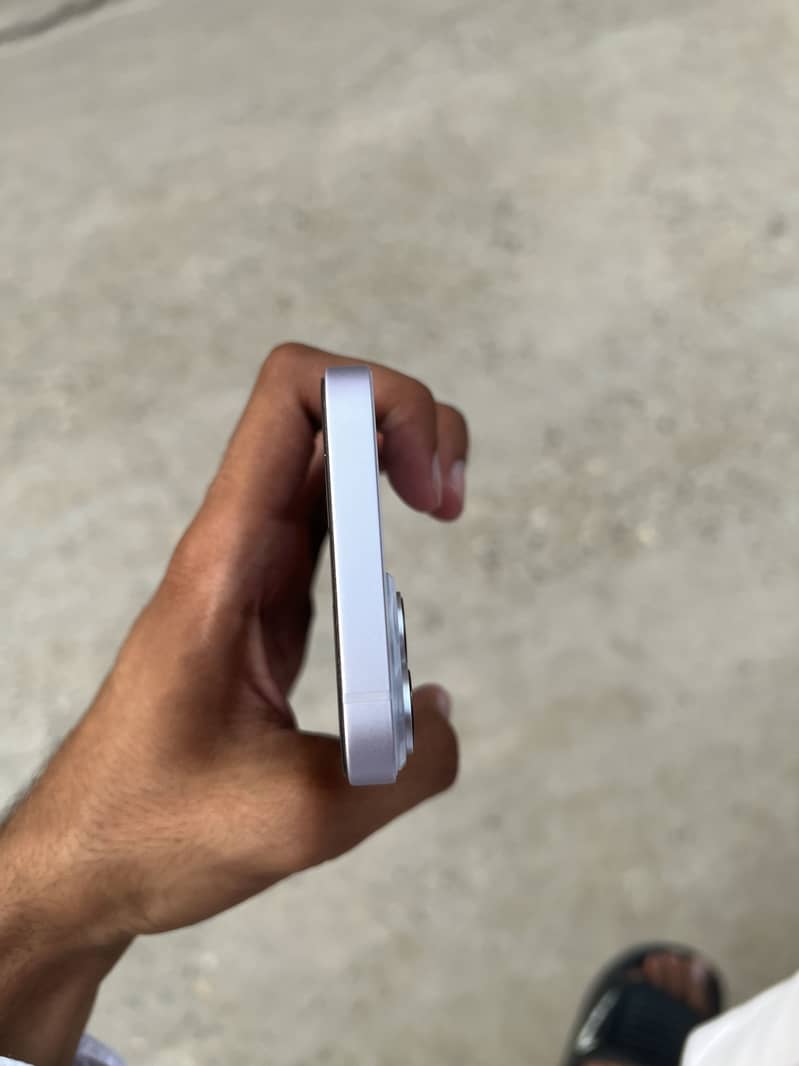 Apple iPhone 14 3