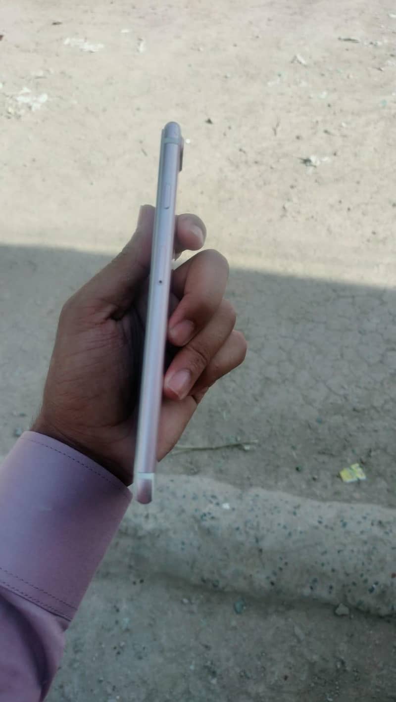 Apple iPhone 7 Plus 0
