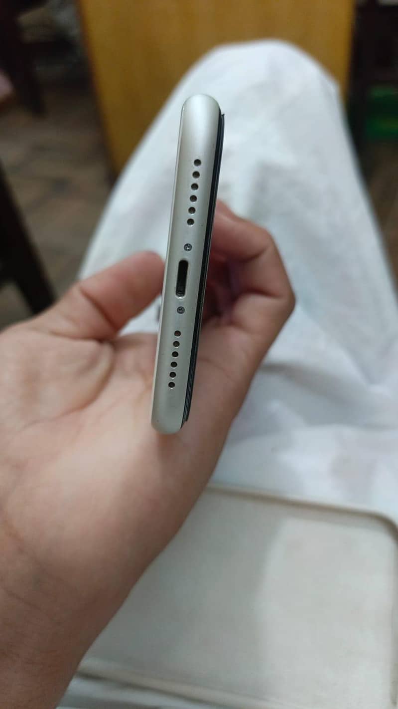 Apple iPhone 11 3