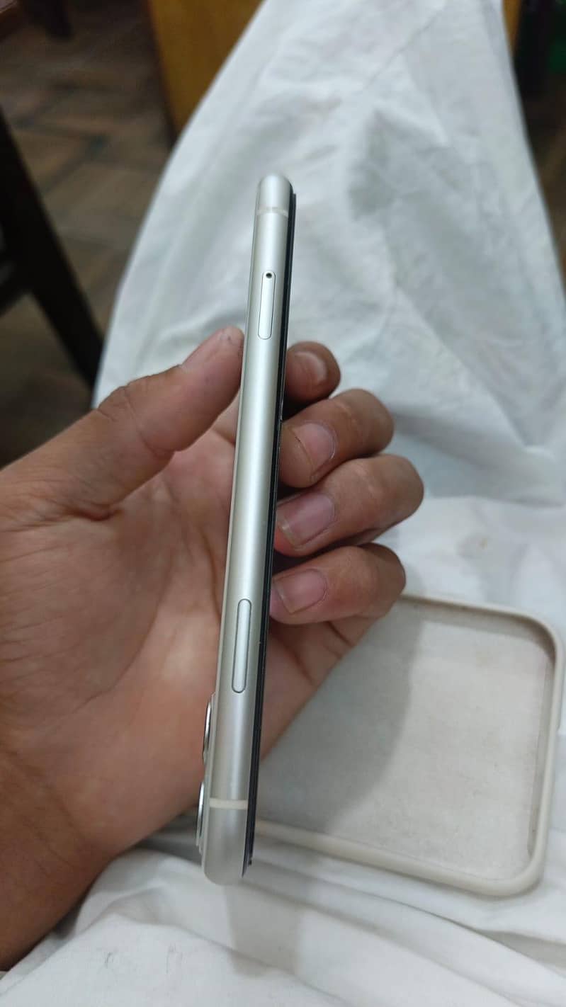 Apple iPhone 11 5