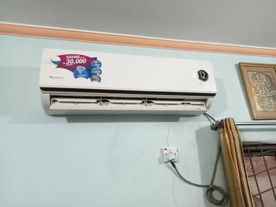 urgent sale 1.5 ton inverter AC model inno plus 30