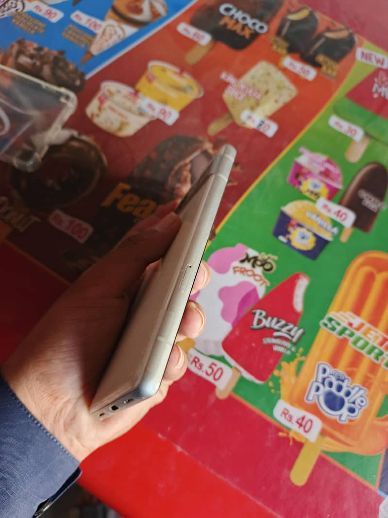 Google Pixel 7a 4