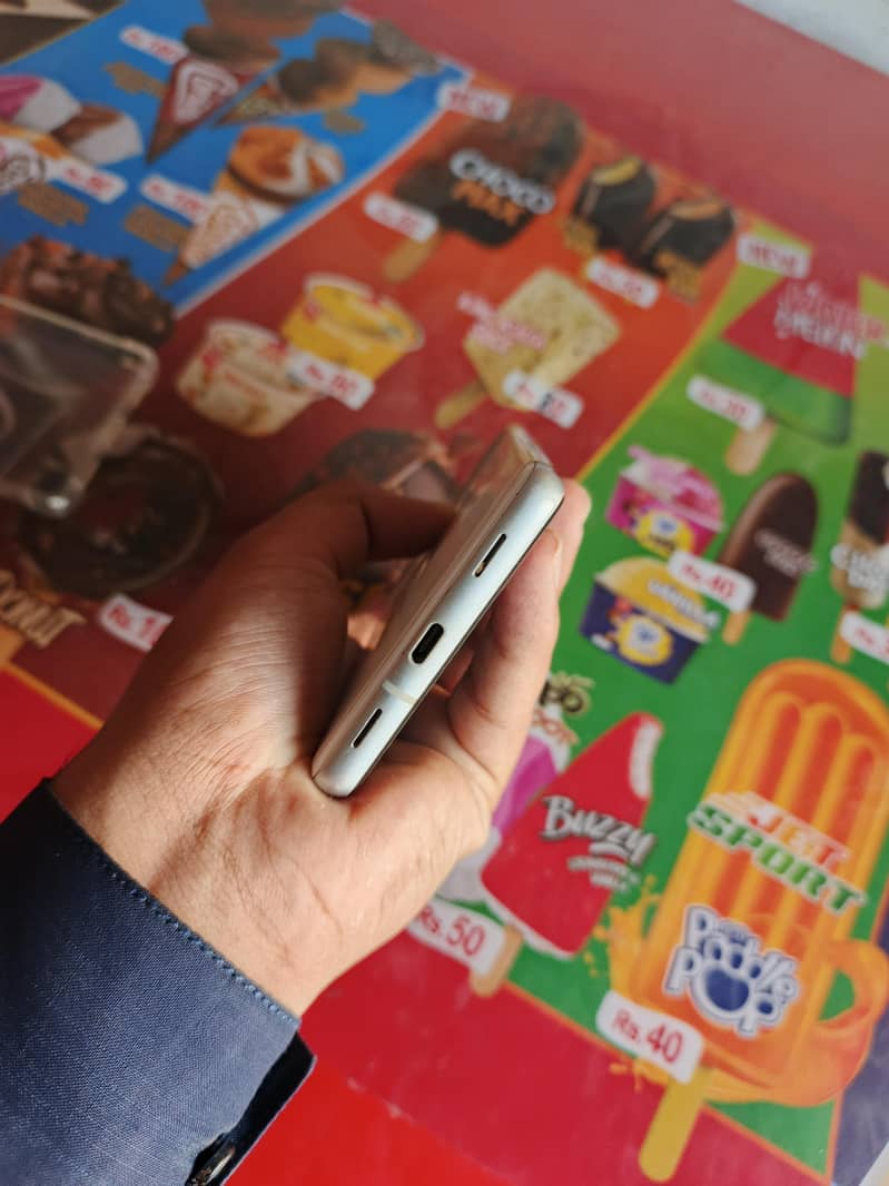 Google Pixel 7a 5