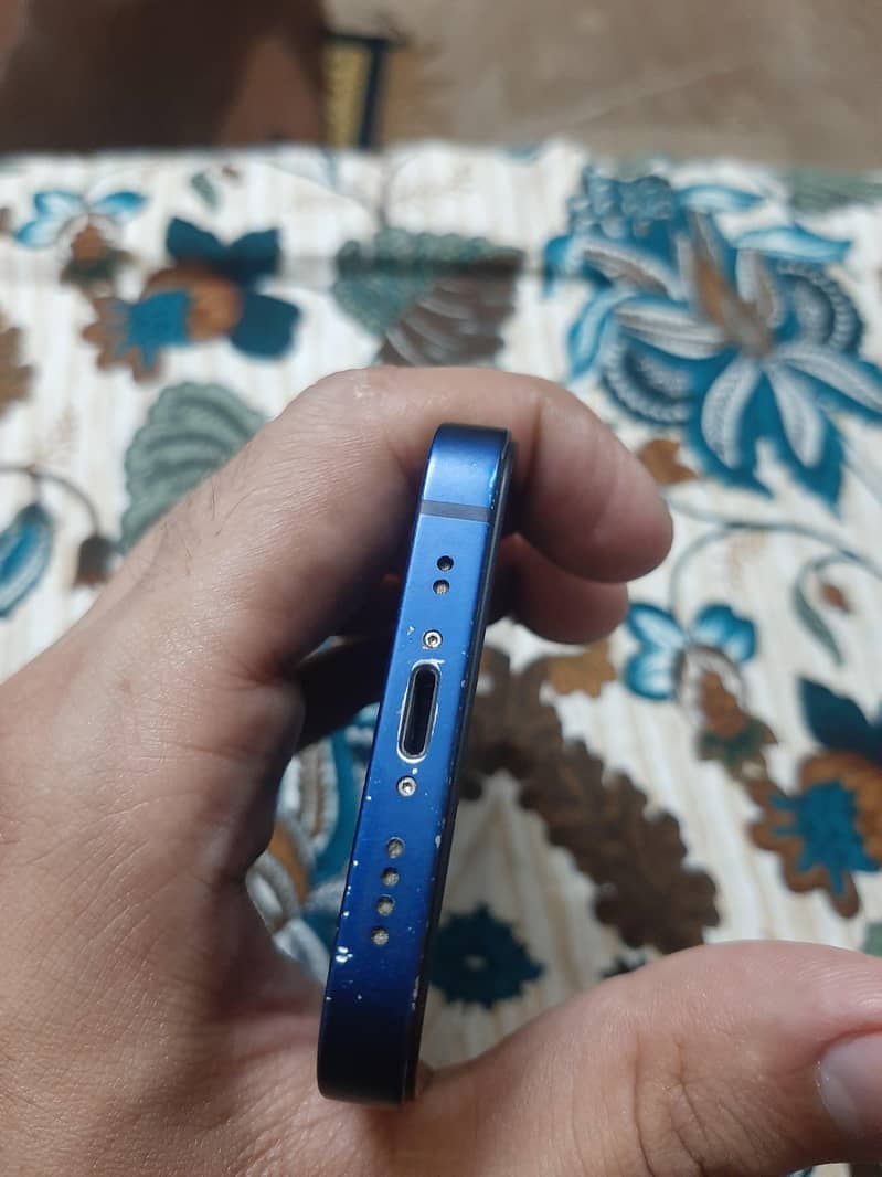 Apple iPhone 12 mini 4
