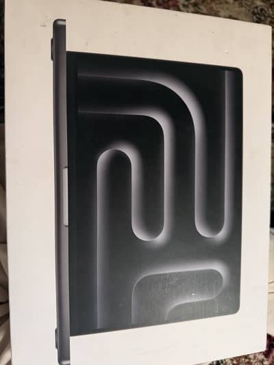 Apple MacBook Pro M5 14” | 16GB RAM | 1TB SSD | Like New | Warranty