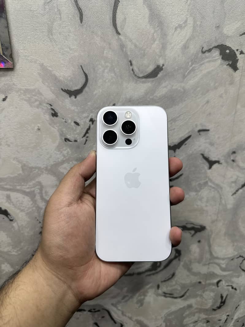 Apple iPhone 16 Pro 0