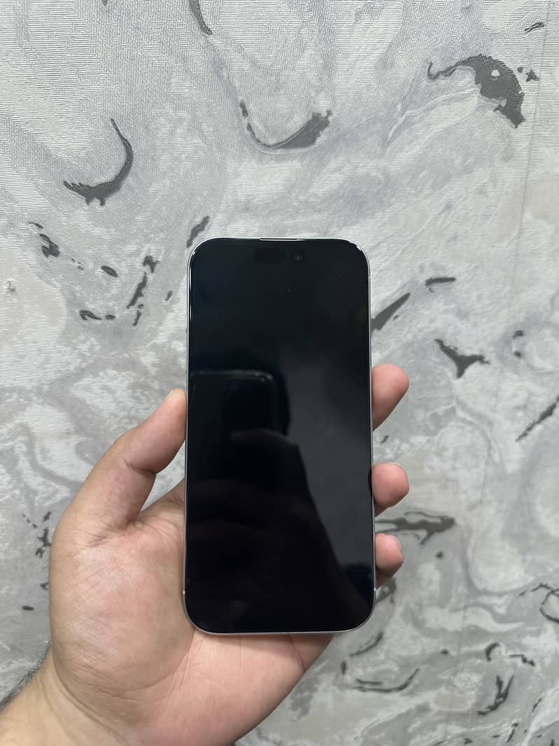 Apple iPhone 16 Pro 1