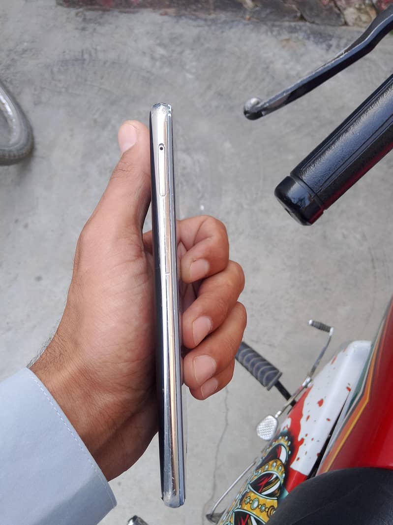 Sharp Aquos R2 2