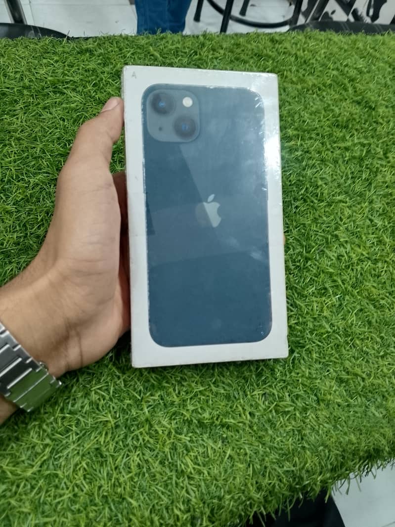 Apple iPhone 13 1