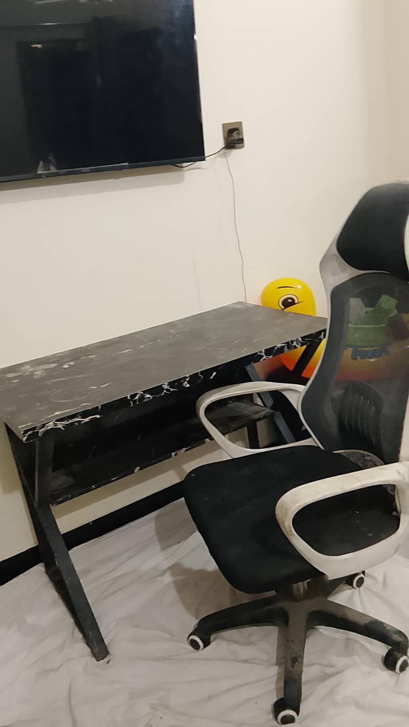 computer table or chair 0