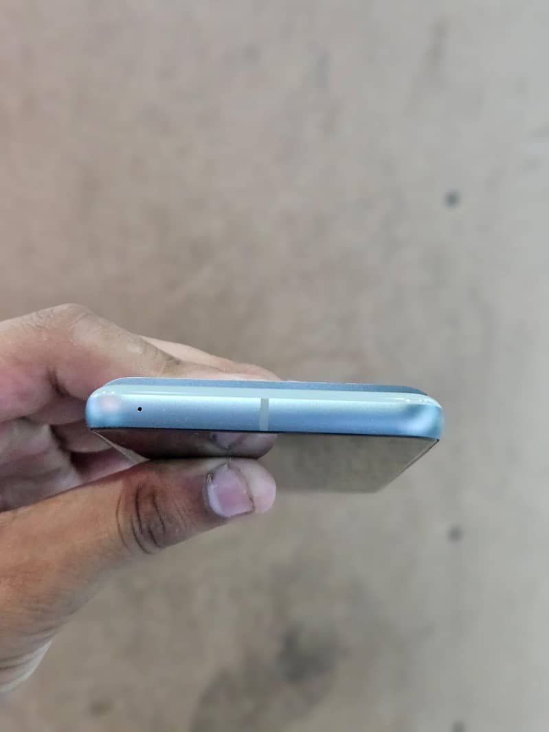 Google Pixel 8 4