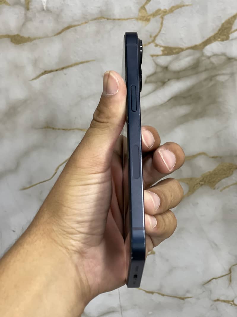 Iphone 13 4