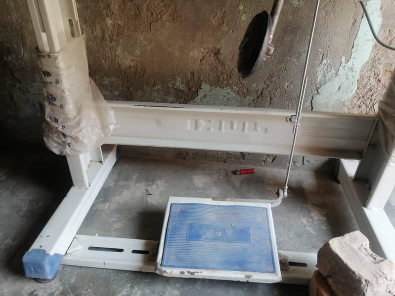 Sewing machine with table 2