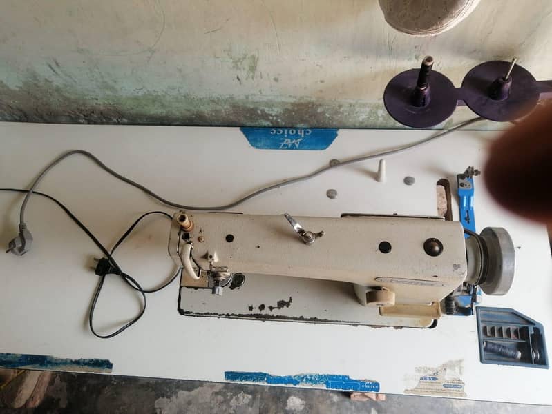 Sewing machine with table 3
