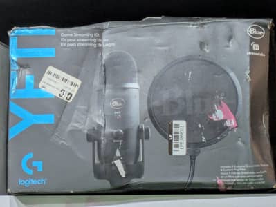 Blue Yeti Streaming kit and Mic