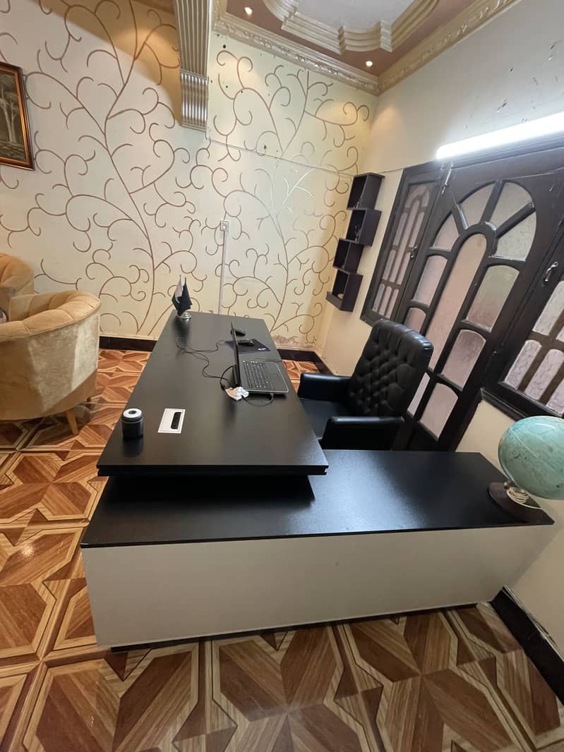 Executive Table & Chair 1