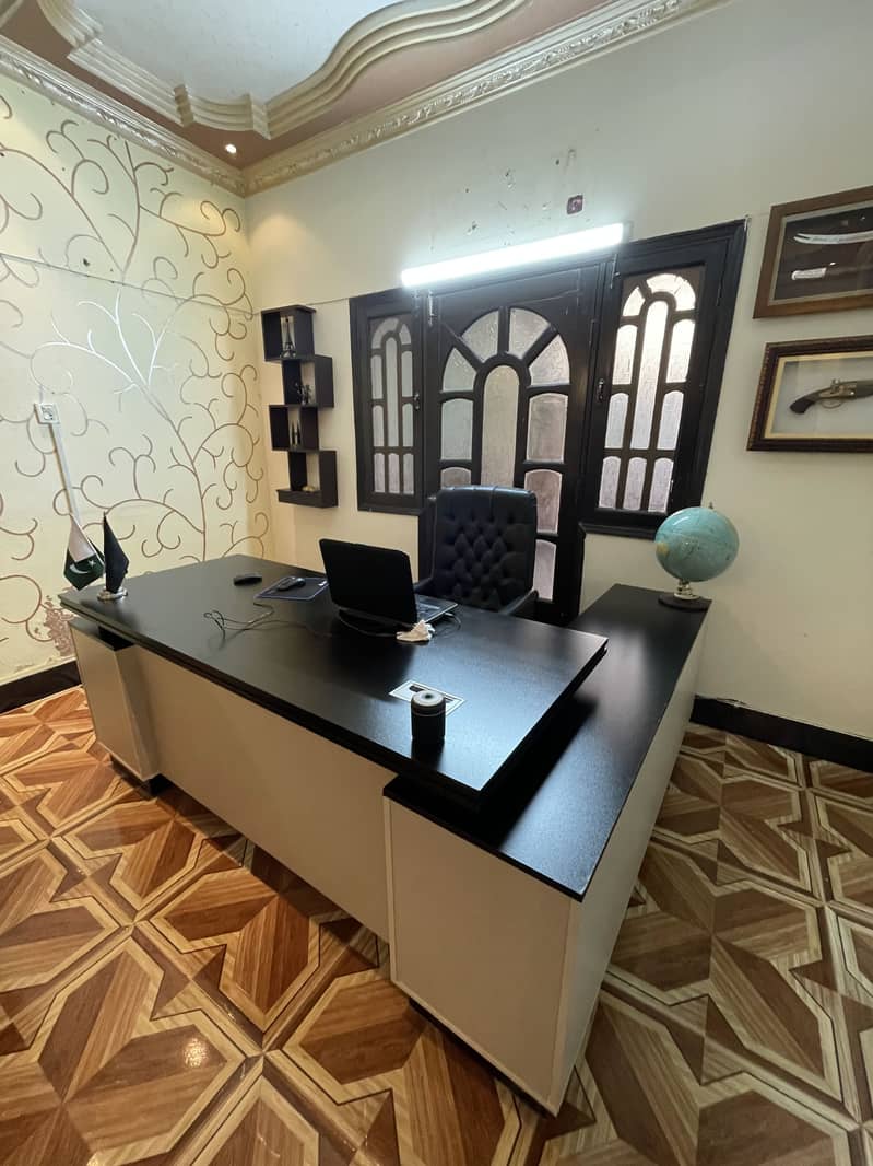 Executive Table & Chair 2