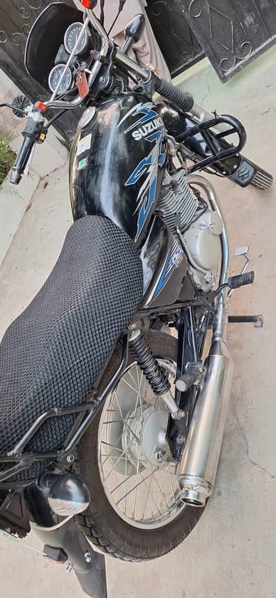 Suzuki GS 150 2015