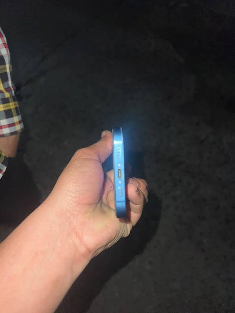 Apple iPhone 13 2