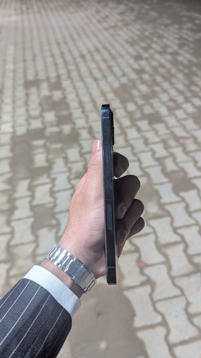 Apple iPhone 12 Pro Max 1