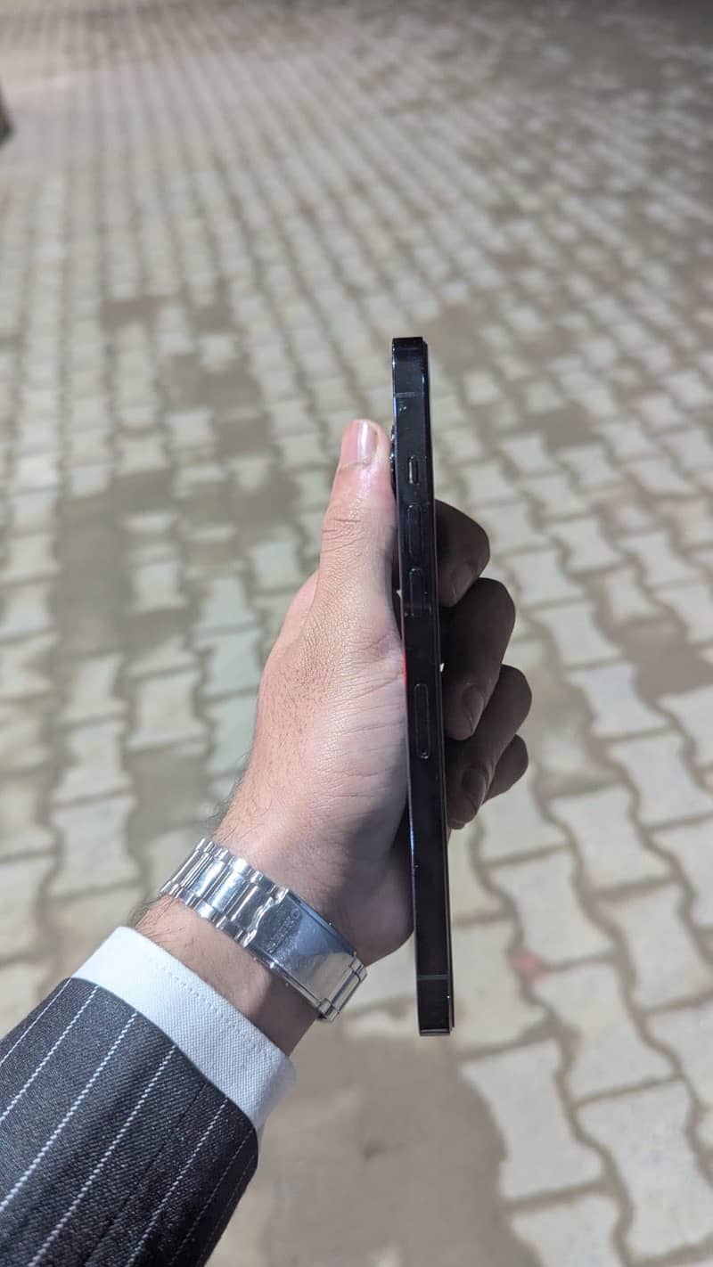 Apple iPhone 12 Pro Max 4