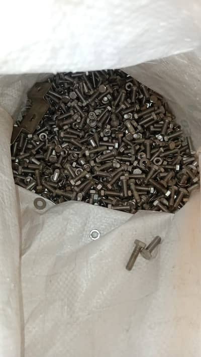 Ss bolt/ nutt washer spring washer (mix sizes) 490kg /. (990 per kg)