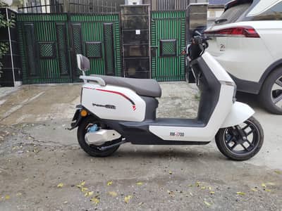 TAILG SPEED RM-i700 Electric Scooter | 100KM Range | Excellent Condit