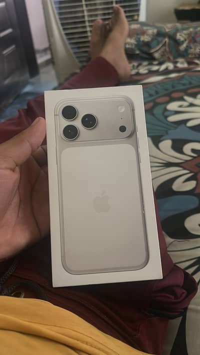 Iphone 17 pro max white color
