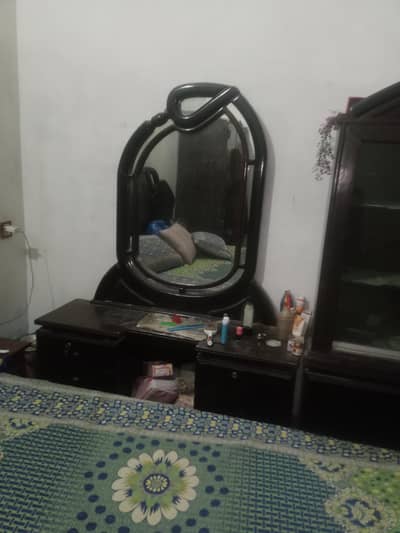 dressing and showcase