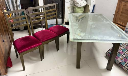 Dinning with 3 chairs