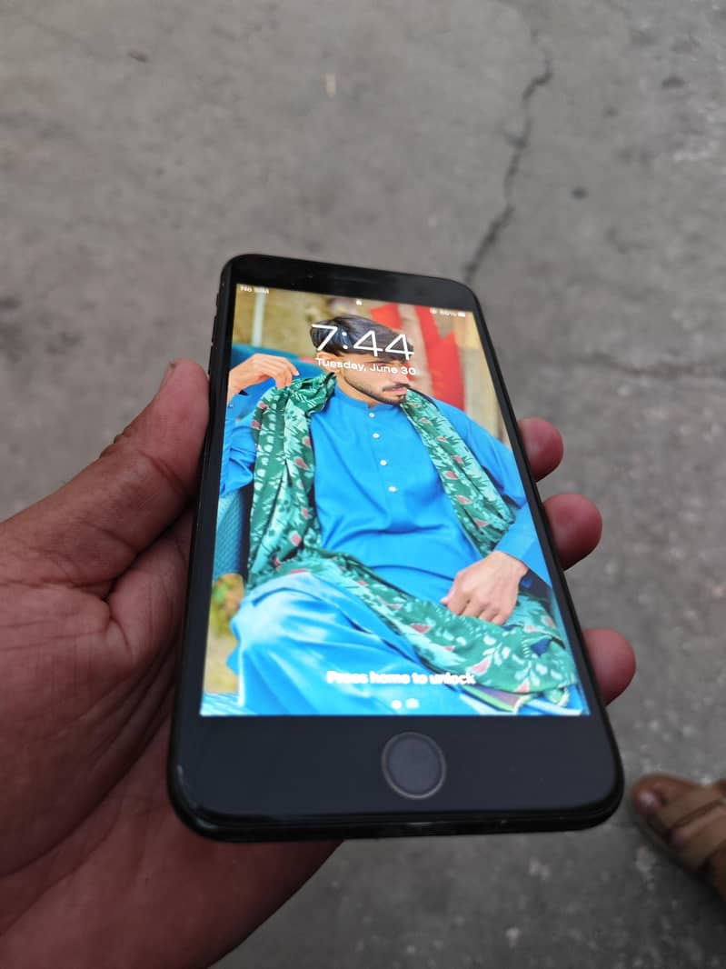 iphone 7 plus 32gp 9