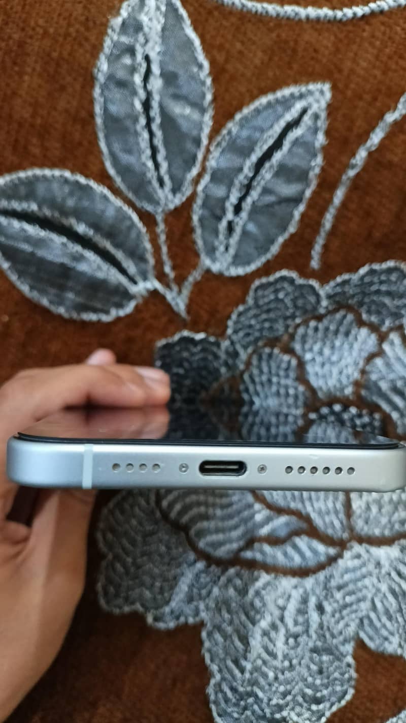 Apple iPhone 15 plus 4