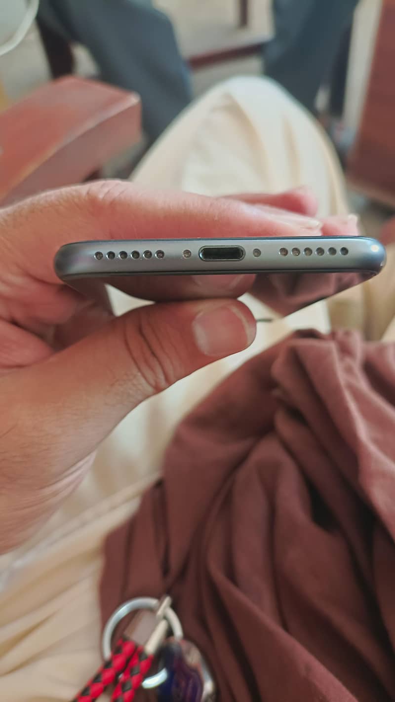 Apple iPhone 8 4