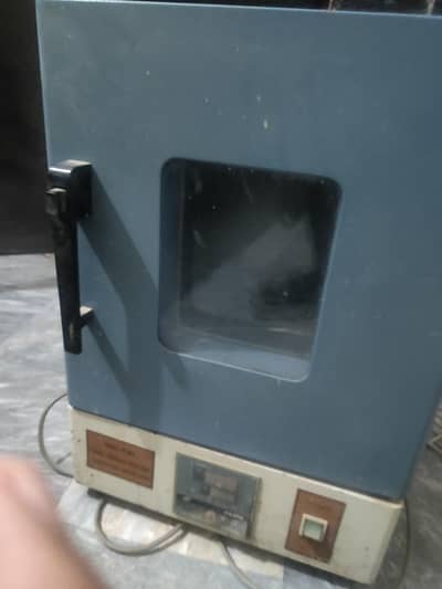 thermostatic drying oven ( laboratory equipment)
