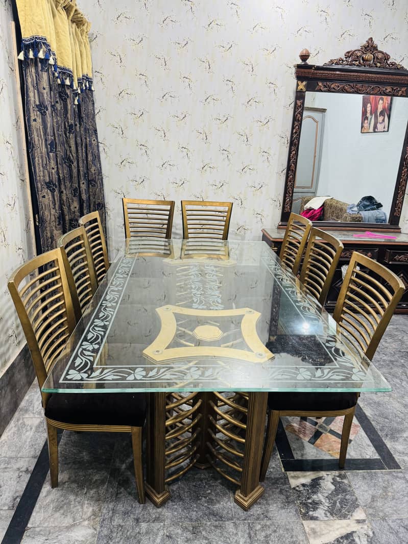Dining table 0