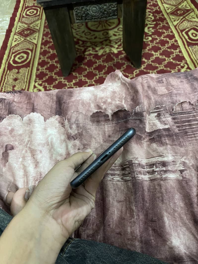 Apple iPhone 8 Plus 0