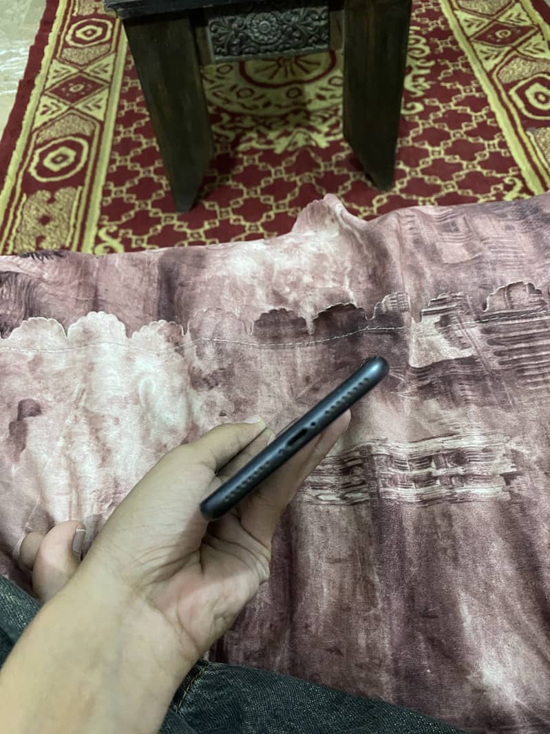 Apple iPhone 8 Plus 1