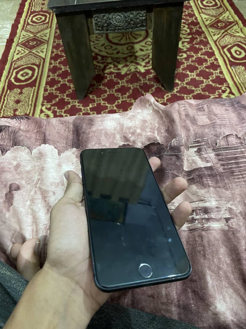 Apple iPhone 8 Plus 6