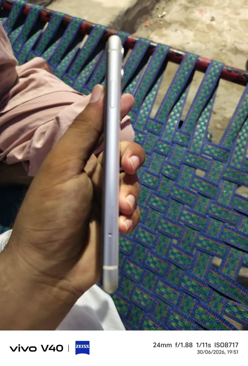 Apple iPhone 11 0