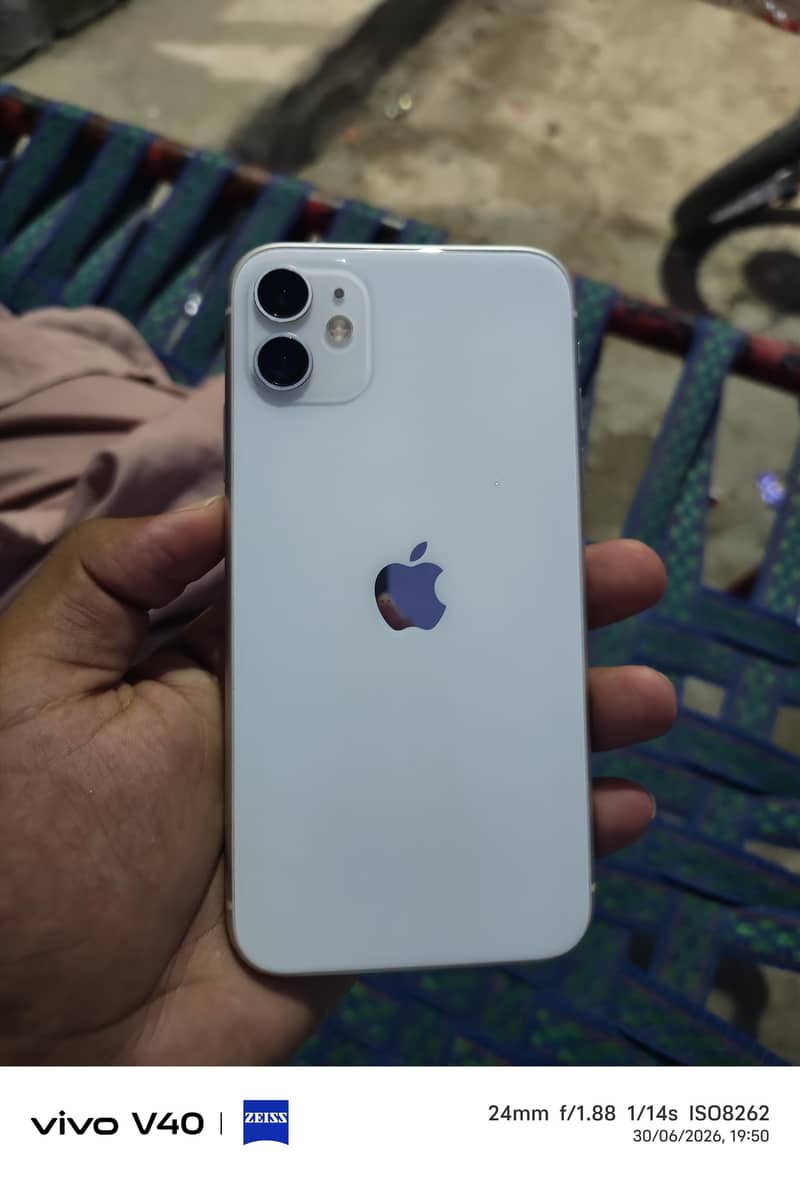 Apple iPhone 11 4