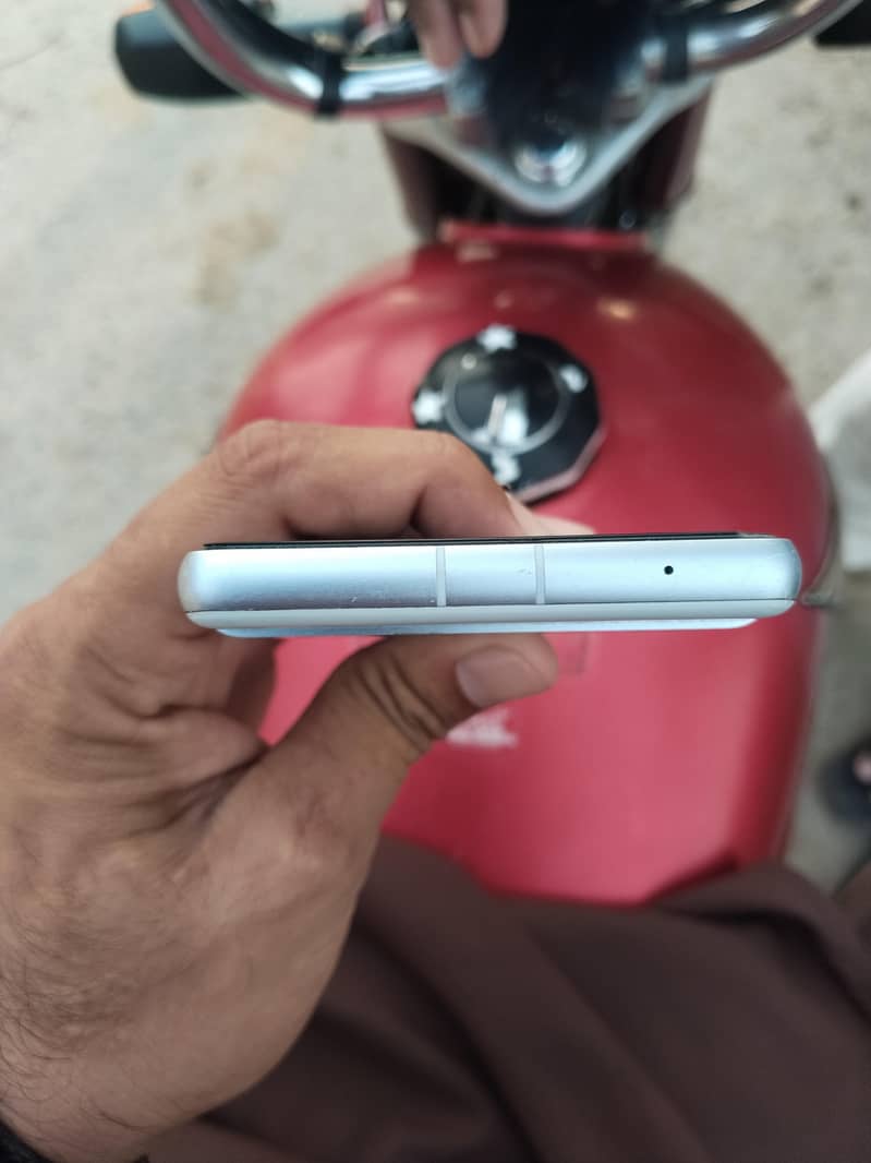 Google Pixel 7a 4