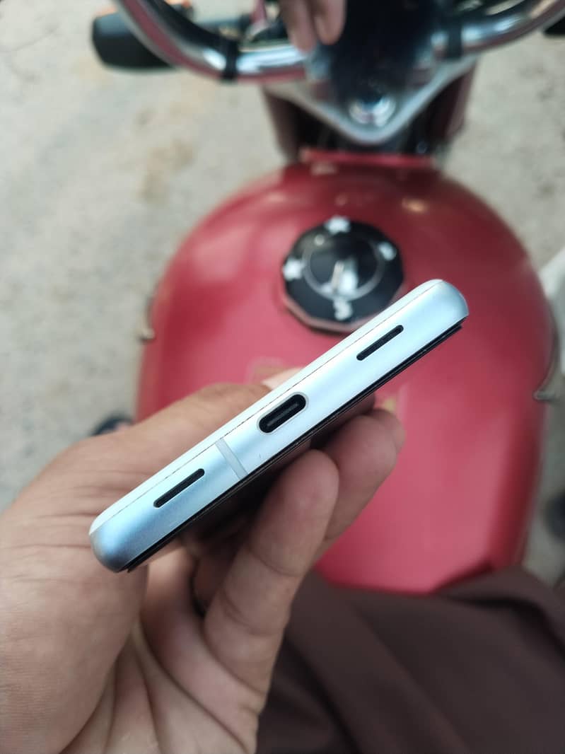 Google Pixel 7a 5