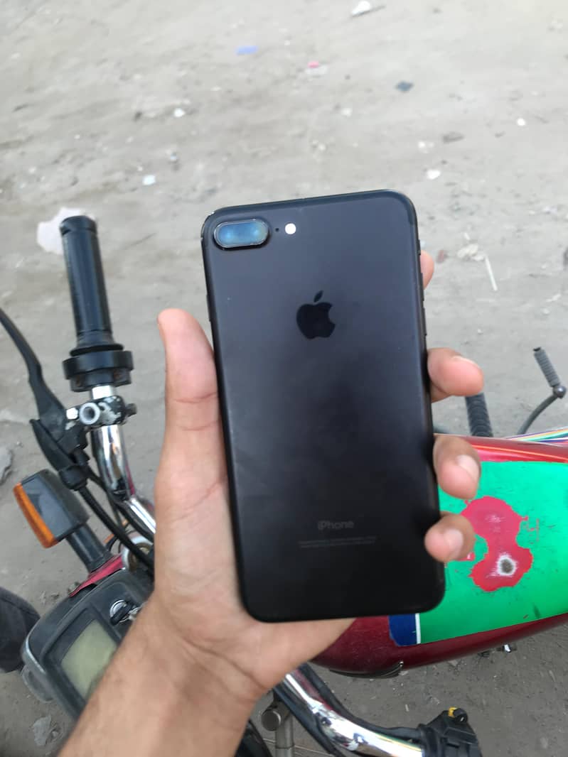 Apple iPhone 7 Plus 2