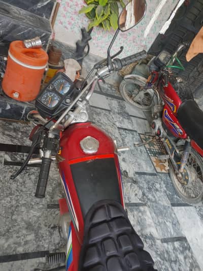 Honda 125 for sale neet and clean condition me