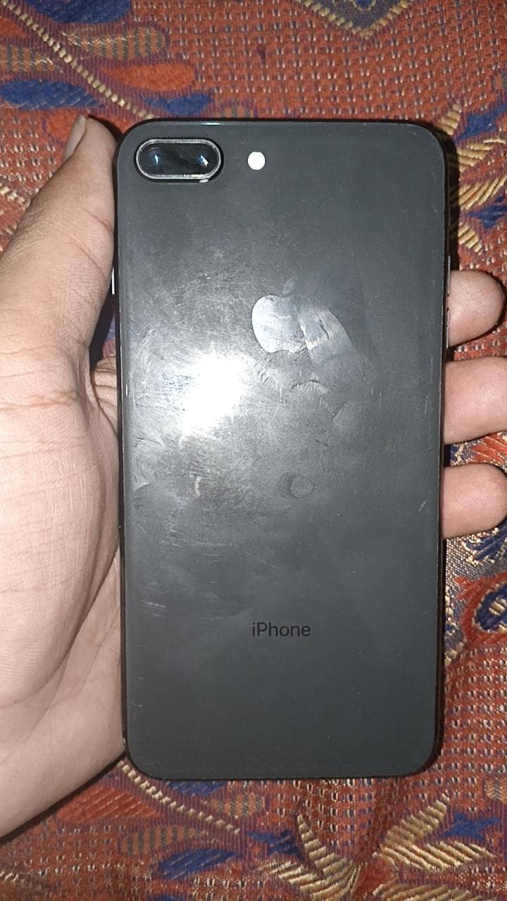 Apple iPhone 8 Plus 1