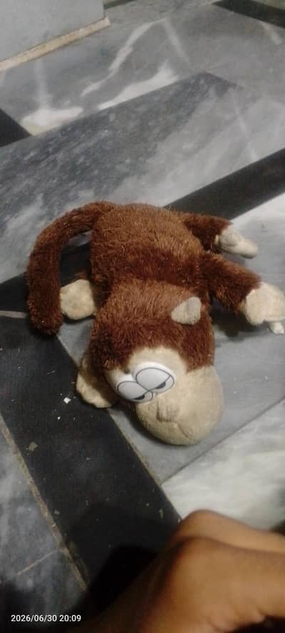 dancing monkey and sound produce toy for kids made in japan
